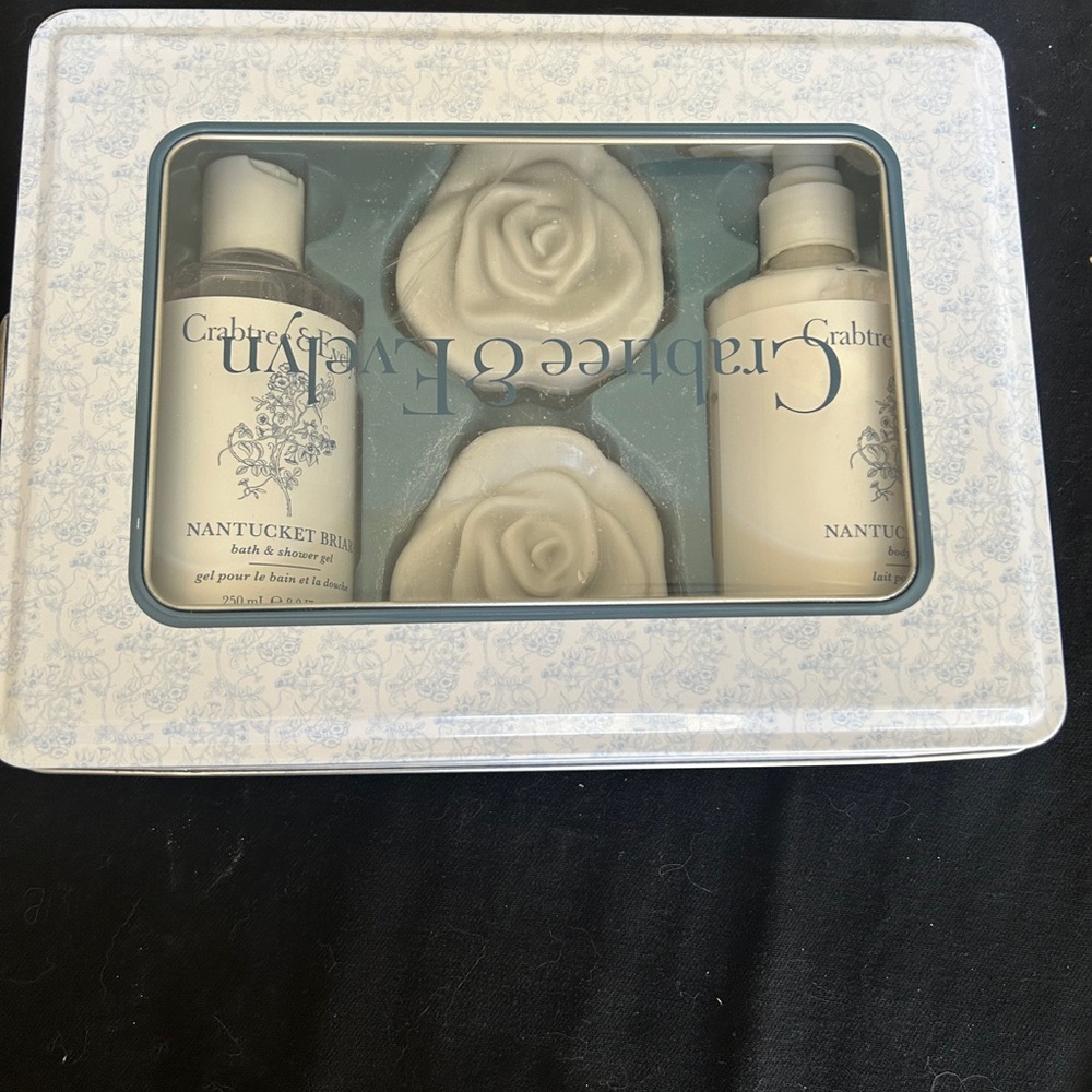 Crabtree & Evelyn Nantucket Blue Tin Gift Set - Picture 2 of 7